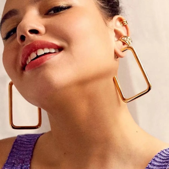 Jewelry - The Leila - Thick Rectangle Golden Hoop Earrings